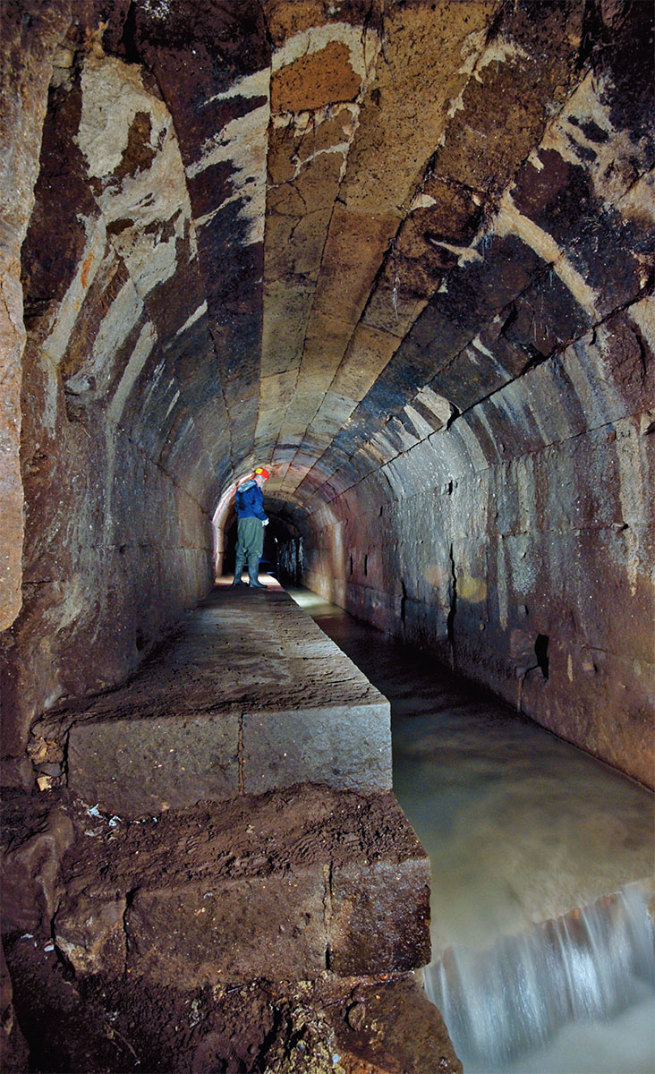 interior-of-the-great-sewer-cloaca-maxima-rome